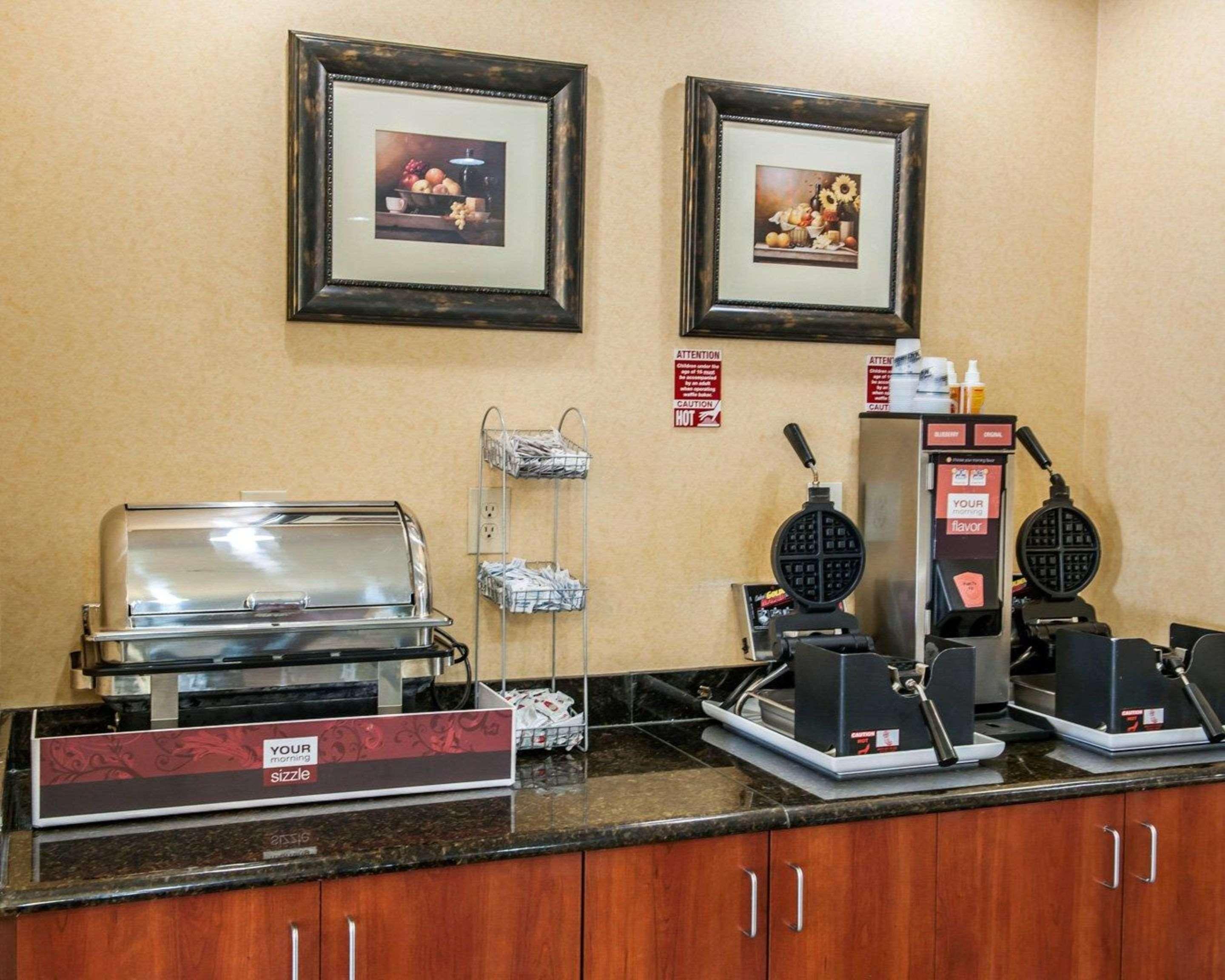 Comfort Suites Near Indianapolis Airport Exteriör bild