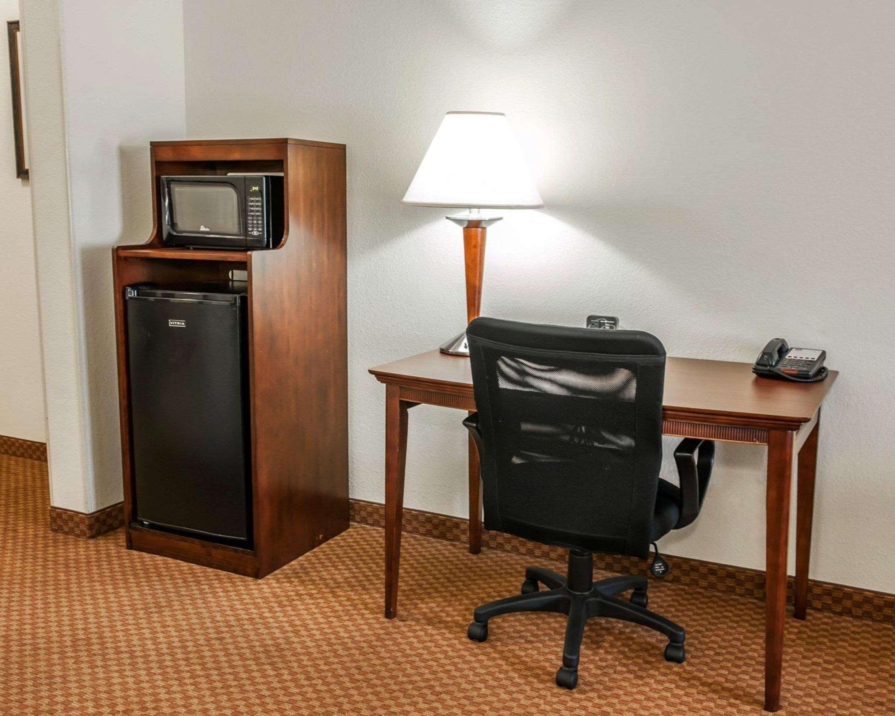 Comfort Suites Near Indianapolis Airport Exteriör bild